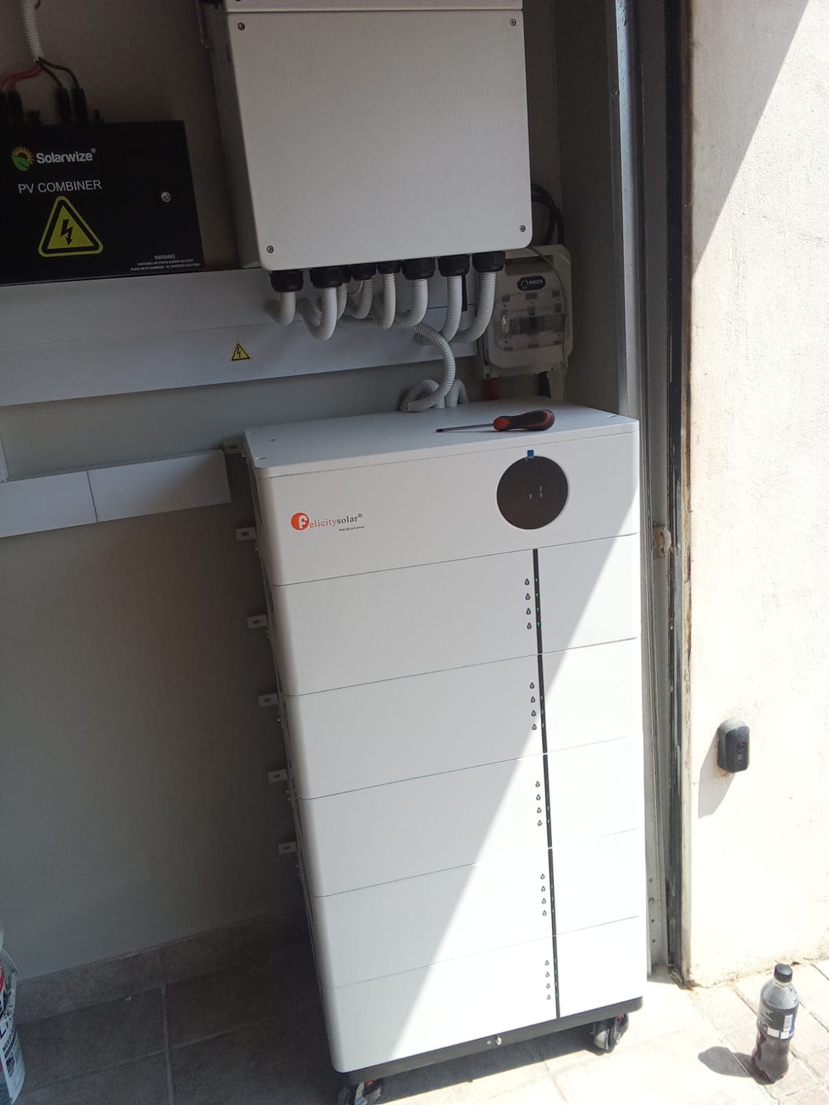 TP Electro stackable battery installation